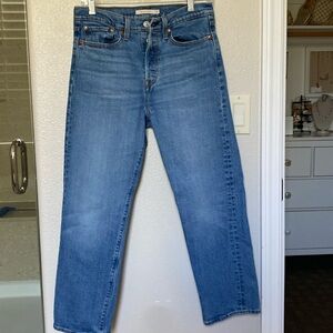 Levi’s Wedgie Straight leg Premium Denim Jeans. Amazing fit!